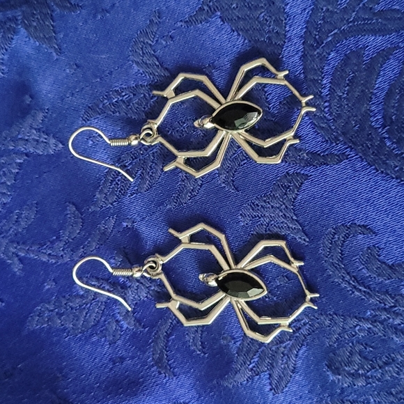 Hot Topic Jewelry - 🎃🕸🕷 Silvertone & Black Gem Spider Drop Earings 🕷🎃 Perfect for Halloween!